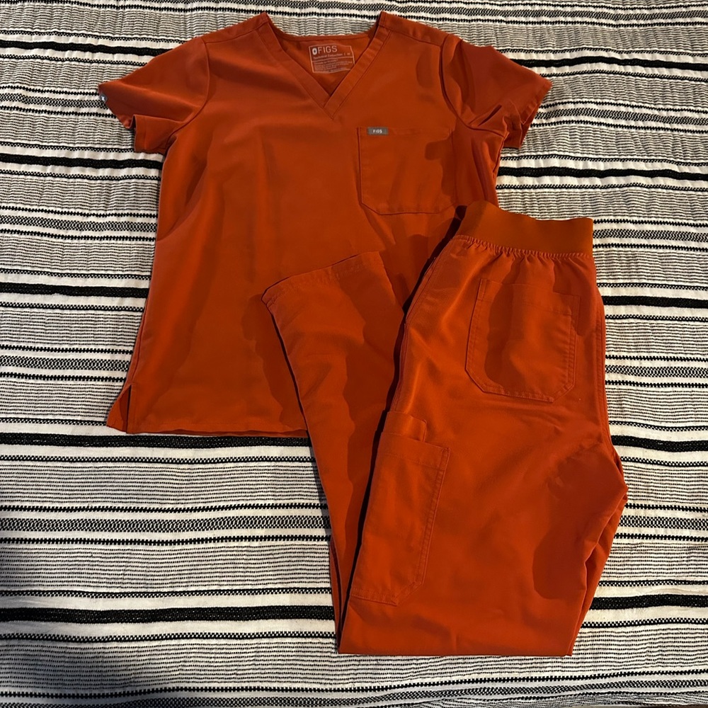 Set of figs scrubs